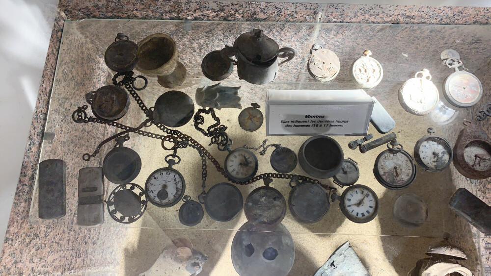 <b><SPAN CLASS=BOLD>TIDEN STOPPET:</b></span> Klokkene som ble funnet blant de døde, er utstilt i minnesenteret.