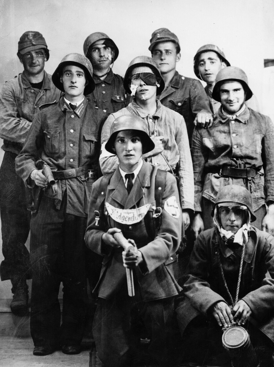 <b><SPAN CLASS=BOLD>SOLDATENE:</b></span> Medlemmer av SS-divisjonen «Das Reich» som utførte myrderiene i den lille landsbyen.