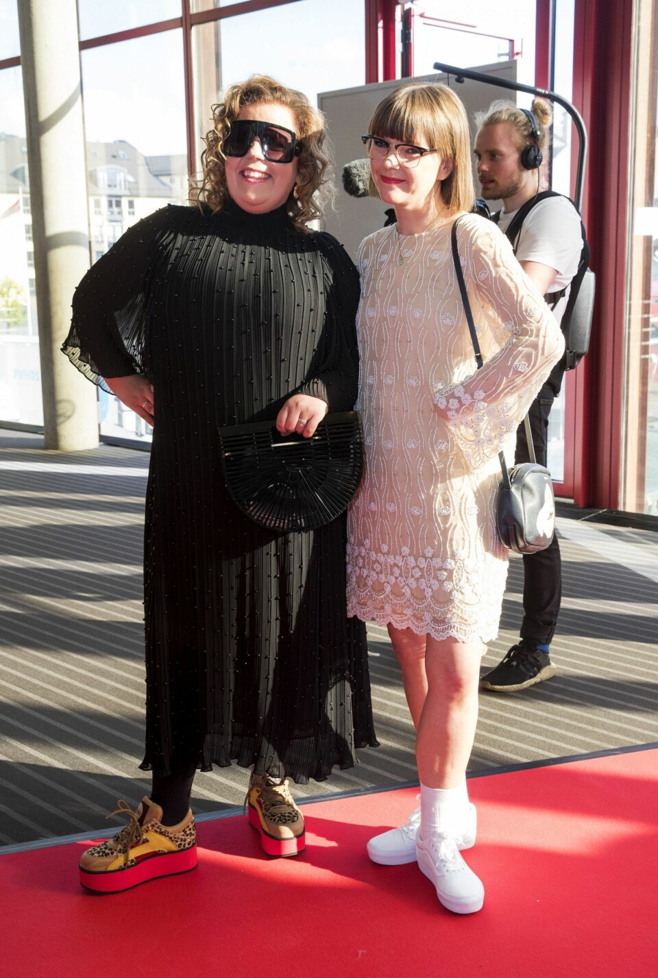 NÆRE BÅND: Else og programledersøsteren Cecilie Ramona er hverandres beste venner. Her er de under Gullruten i Bergen tidligere i år.