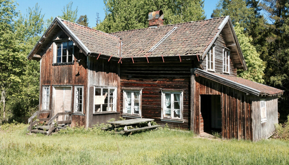 30 ÅRS FORFALL: – Jeg må ærlig innrømme at jeg fikk litt bakoversveis da jeg så hvor dårlig stand huset var i. Monica Fjeld var i tvil da hun første gang så den 300 år gamle gården på Finneskogen, men mannen hennes så potensialet. Og resultatet har blitt parets favorittplass. 30 ÅRS FORFALL: – Jeg må ærlig innrømme at jeg fikk litt bakoversveis da jeg så hvor dårlig stand huset var i. Monica Fjeld var i tvil da hun første gang så den 300 år gamle gården på Finneskogen, men mannen hennes så potensialet. Og resultatet har blitt parets favorittplass.