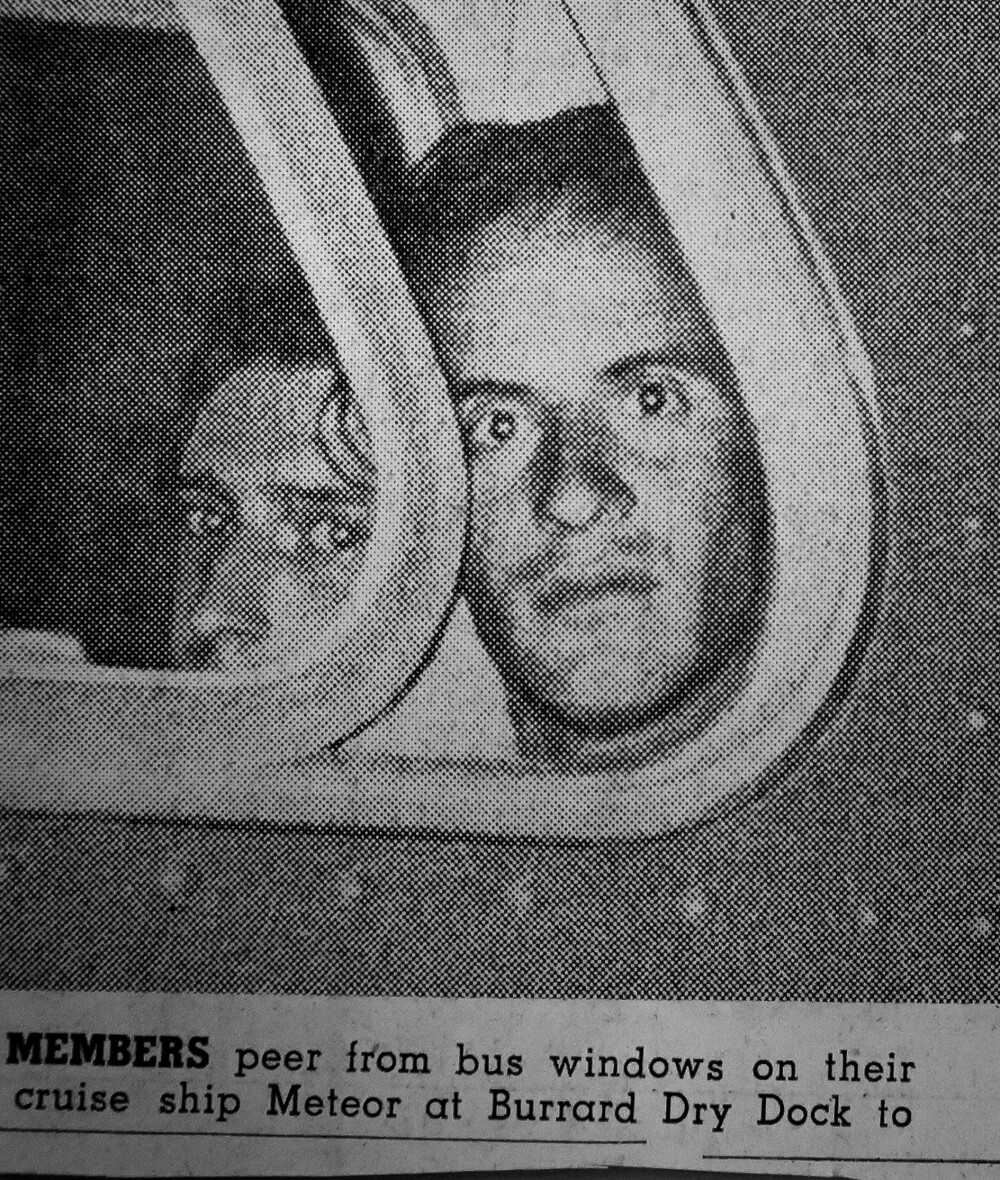 <b>I SJOKK:</b> Vancouver-avisen The Sun tok dette bildet av Bruno Politelli da overlevende fra Meteor-katastrofen ble fraktet bort i buss.