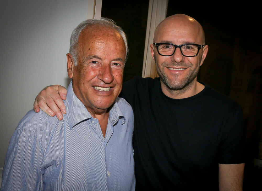<b>FAR OG SØNN:</b> Før han hyret på som kelner på Meteor, hadde Bruno Politelli (78) knapt sett sin nyfødte sønn Vincenzo (50). Nå driver de sammen to av de beste restaurantene i Napoli og Milano.