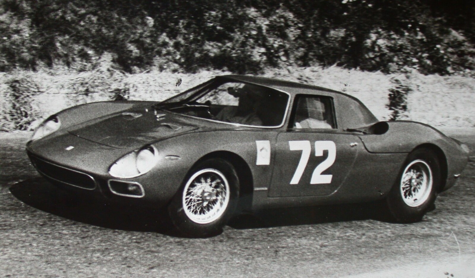 <b>VERDITRANSPORT:</b> I 2015 ble en 1964-modell Ferrari 240 LM solgt for cirka 158 millioner kroner. På bildet ser du Lodovico Scarfiotti kjøre en Ferrari 250 LM inn til seier i motbakkeløpet Sierra Montana Crans i 1964.
