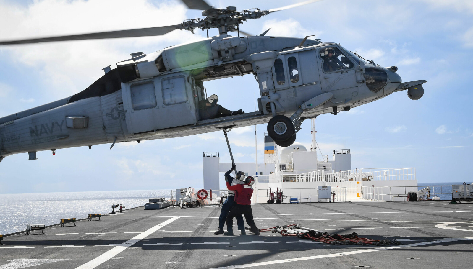 <b>PLATTFORM:</b> Et MH-60S Sea Hawk-helikopter i aksjon over dekket på USNS Comfort.