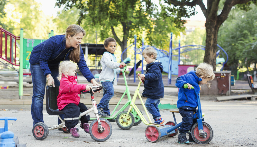 Bruk bilder: Hvis du har fått bilder eller informasjon fra barnehage, bruk det til å få i gang en samtale med barnet ditt.