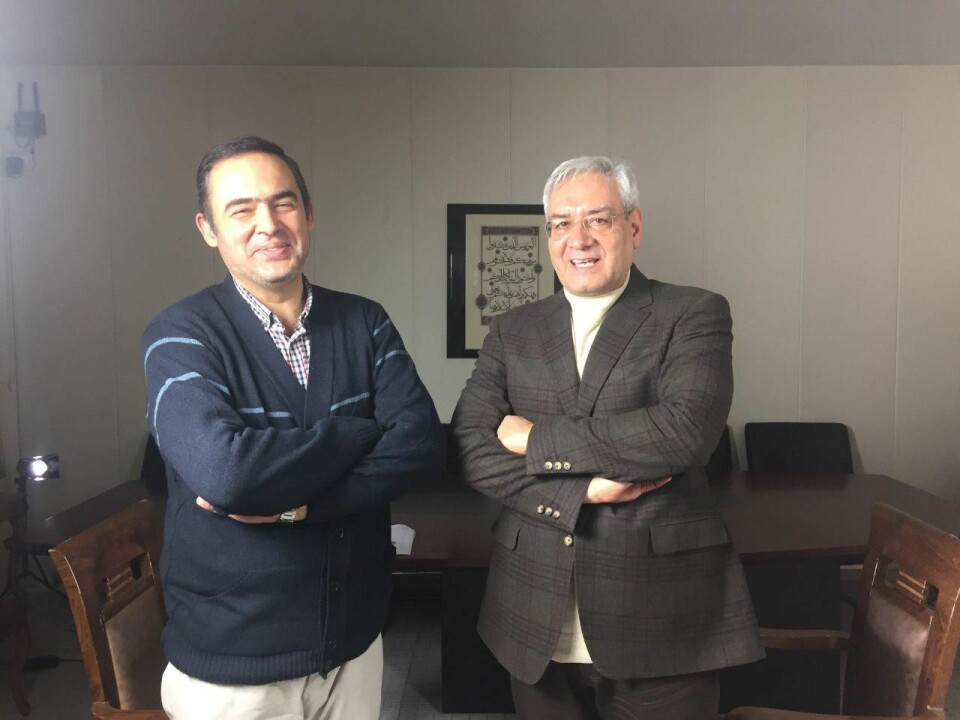 ARKITEKT: Ebrahim Asgharzadeh (t.h.) regnes som hovedarkitekten bak angrepet på ambassaden. Han er senere blitt reformist og ønsket en tilnærming til USA.