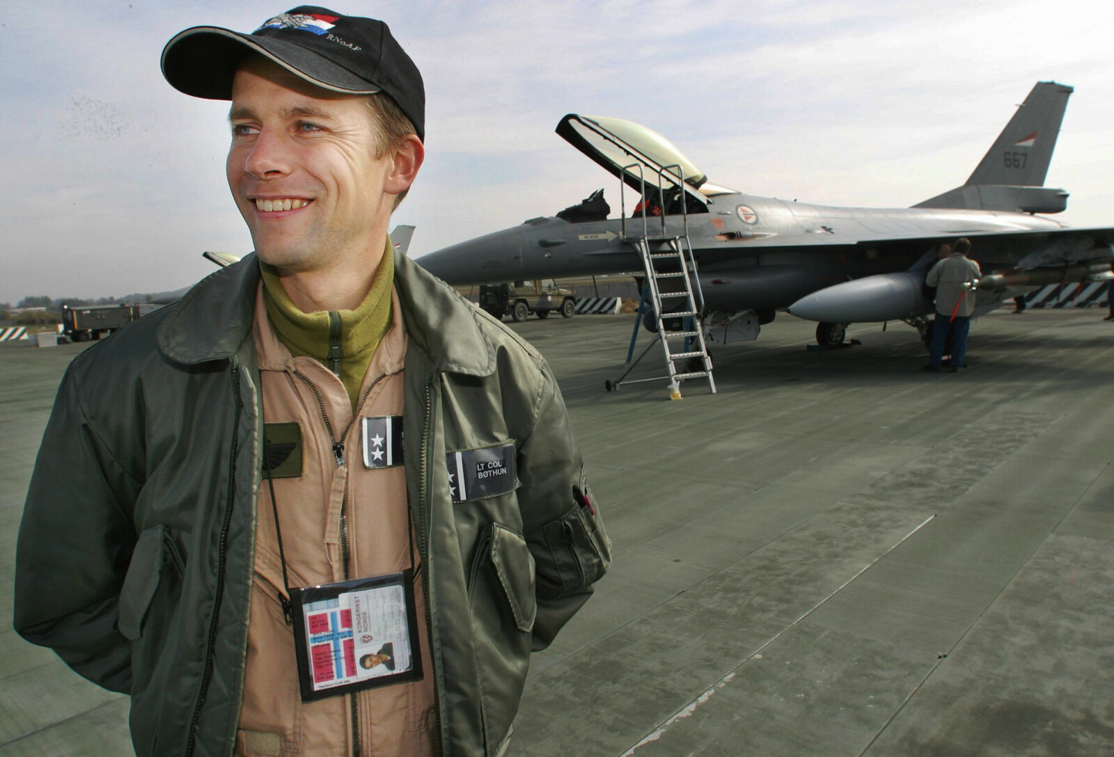 <b><SPAN CLASS=BOLD>SISTE HAVARIST:</b></span> Oberstløytnant Vegard Bøthun er den siste norske piloten som har trukket i utløserhåndtaket. Her er han fotografert da han var sjef for de norske flygerne under krigen i Afghanistan.