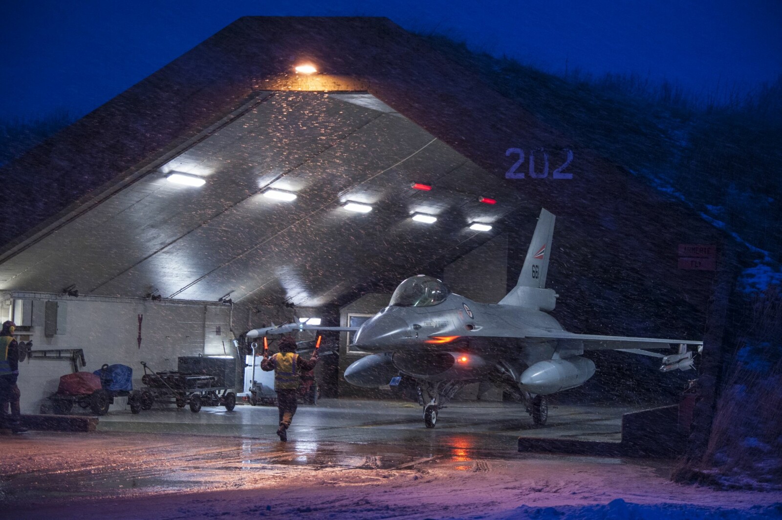 <b><SPAN CLASS=BOLD>ARBEIDSHEST:</b></span> Når F-16 feirer 30 år uten dødsulykker har kampflyet vært Luftforsvarets arbeidshest siden 1980. To fly står til enhver tid klare på beredskap i Bodø.