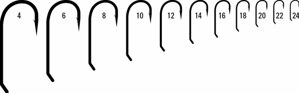 <b>1-TIL-1:</b> Det har ikke vært lett å forstå seg på kroks­tørrelser. Her vises R50 (kroken som alle andre relaterer til) som et eksempel på Mustads kroker etter den nye industristandarden. #4 er 24,5 mm lang og har en gapåpning på 8,8 mm. #24 er 5,5 mm lang og har en gapåpning på 2 mm.