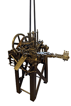 VERDENS FØRSTE: Mathias Topp lagde verdens første krokmaskin i 1877. Den var lenge en godt bevoktet hemmelighet i Mustads lokaler på Gjøvik.