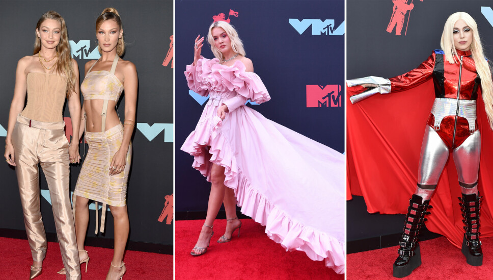 RØD LØPER: Gigi og Bella Hadid, Zara Larsson og Ava Max på den røde løperen under MTV Music Video Awards.
