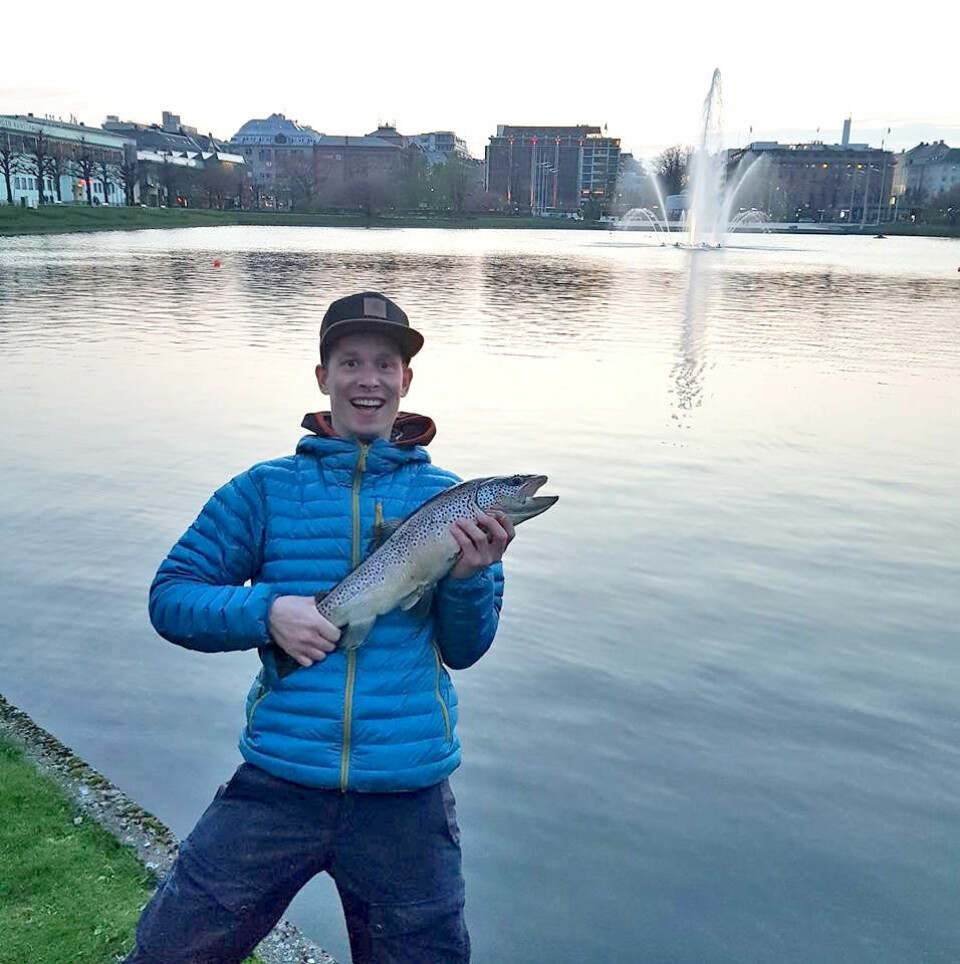 BYØRRET: Omringet av Bergen by plukkes det ørret opp av Lille Lundegårdsvann.