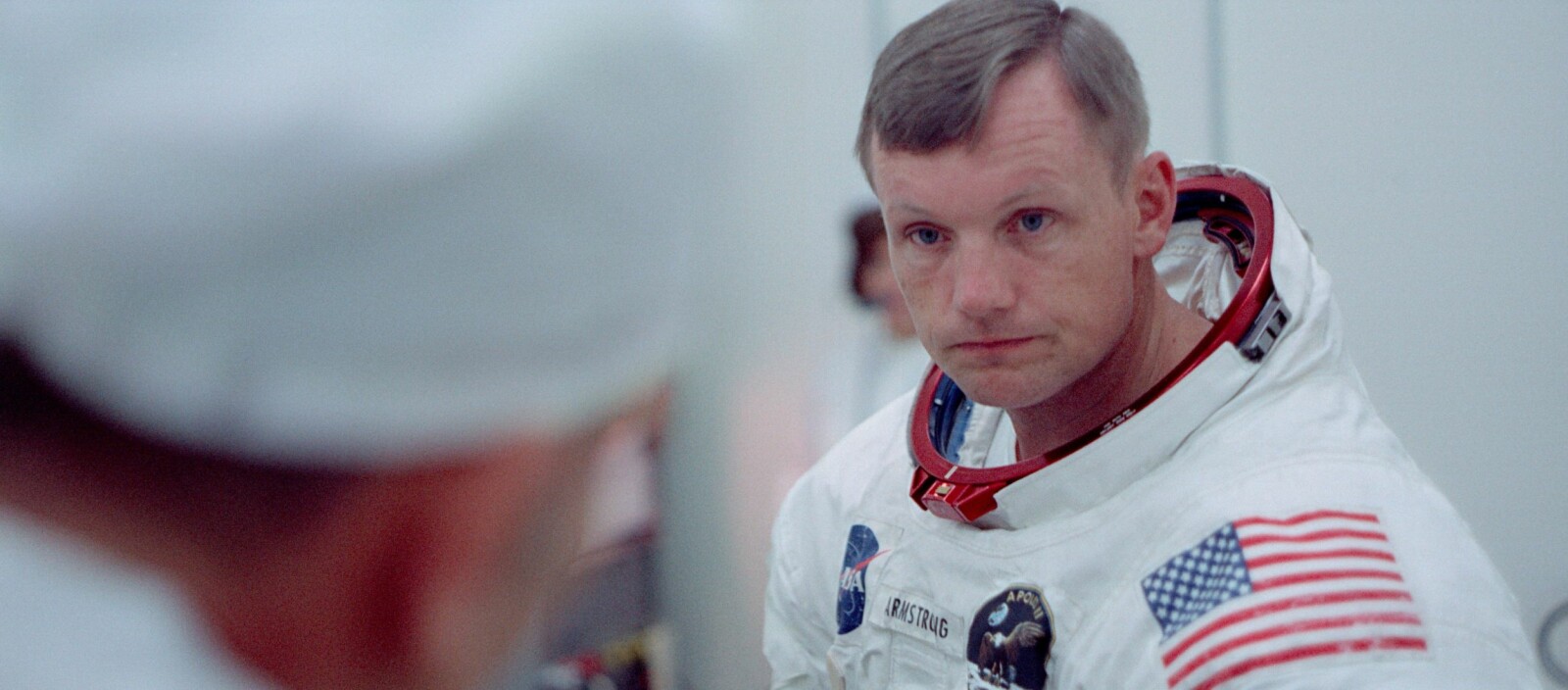 <b>ANSPENT:</b> Førstemann som gikk på månen, Neil Armstrong, rett før rakettoppskytingen. Det alvorlige blikket mer enn antyder at ferden kunne bli farefull.