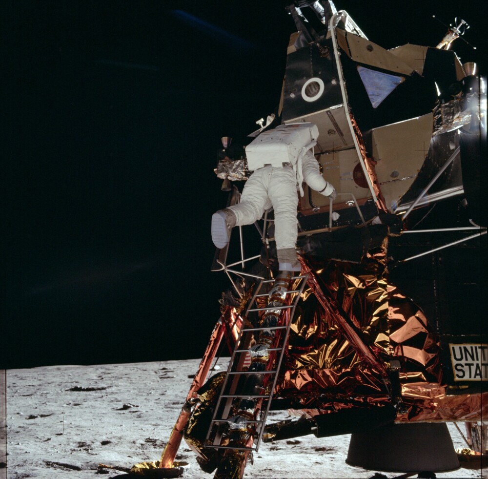 <b>HUMOR:</b> Buzz Aldrin spøkte med at han skulle passe på å ikke låse døren da han gikk ned stigen til månelandingsfartøyet.