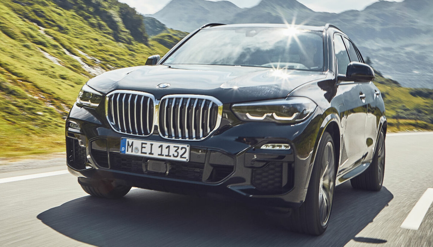 <b>TREDOBLER EL-REKKEVIDDEN:</b> BMW X5 xDrive 45e koster fra 858 800 kroner.