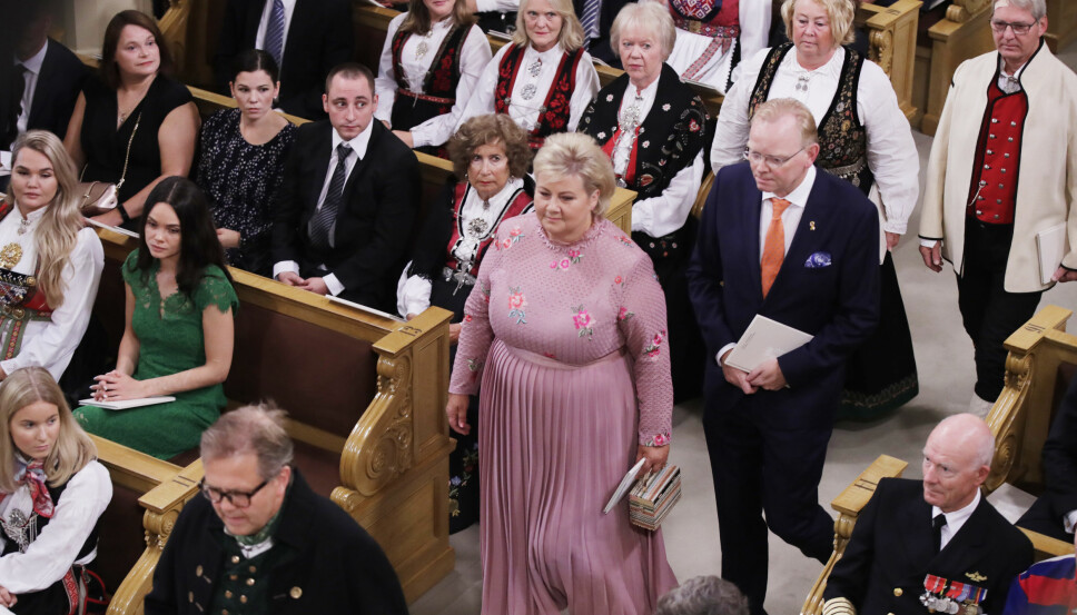 I SLOTTSKAPELLET: Norges statsminister Erna Solberg ankommer Slottskapellet med ektemannen Sindre Finnes.
