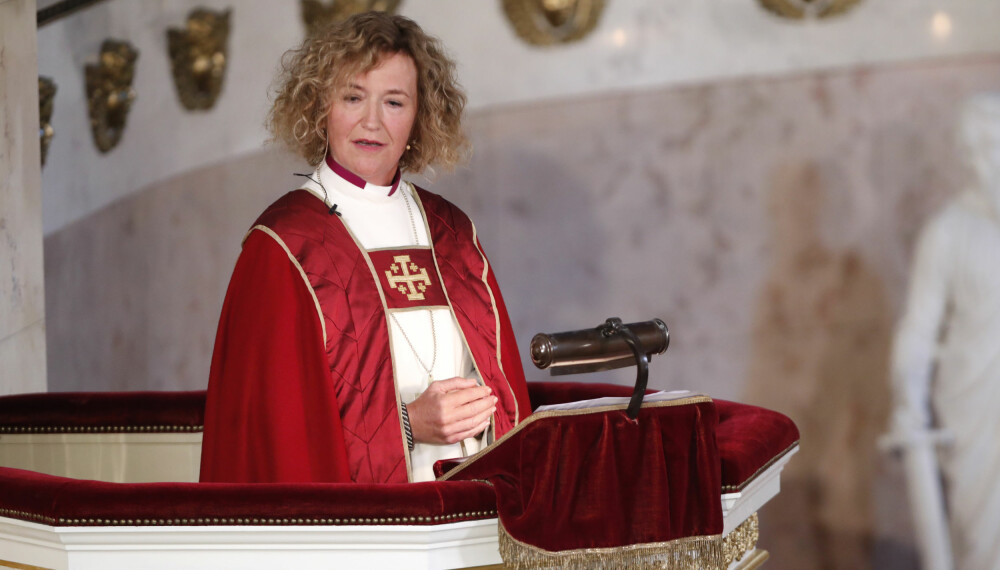 GUDSTJENESTE: Biskop Kari Veiteberg under Prinsesse Ingrid Alexandras konfirmasjon i Slottskapellet.