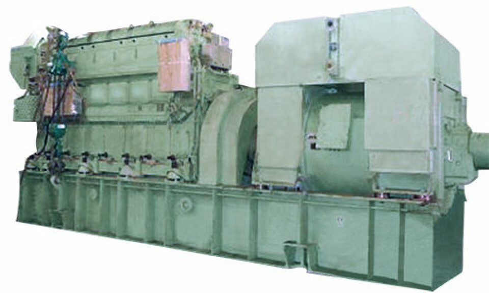 KRAFTPLUGG: Dette er en MAN-motor av samme type som om bord i Viking Sky. Smøreoljetanken er plassert under motoren og måler ca. 8,5 meter i ca. 80 cm høyde. Når det ikke er høyt nok oljenivå, kan pumpene suge inn luft i slingre-vær.