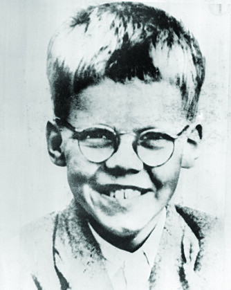 <b>SYMBOL:</b> Keith Bennett var bare 12 år gammel da han ble drept. Bildet av den blide gutten med brillene er blitt et symbol på Bradys og Hindleys ufattelige ondskap. 