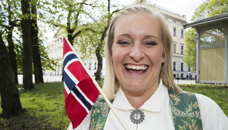 RADIOVANT: Med Juntafil har Tuva Fellman det siste året vært å se og høre både under Pride-paraden i Oslo og under arrangementet «Nasjonal runkekveld» på P3. Men hun gjør også andre ting - her avbildet i forbindelse med NRK P1s 17. mai-sending i mai i år.