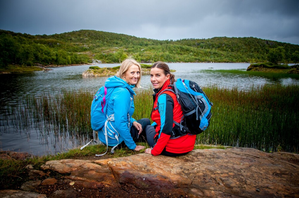 TRIVES I NATUREN: Hege og Kristin er begge glad i å være i aktivitet, aller helst går de tur ute i naturen..