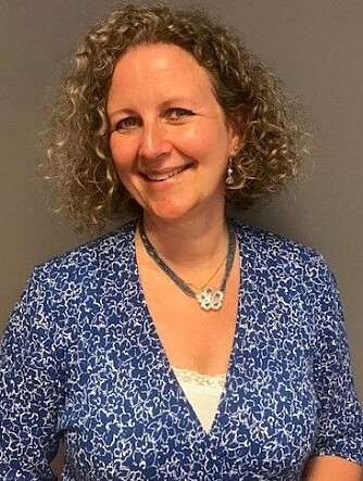 Psykiater Anne Kristine Bergem mener vi alle kan ha det som en regel å si "hei" til et fremmed menneske hver dag.. Psykiater Anne Kristine Bergem mener vi alle kan ha det som en regel å si "hei" til et fremmed menneske hver dag..