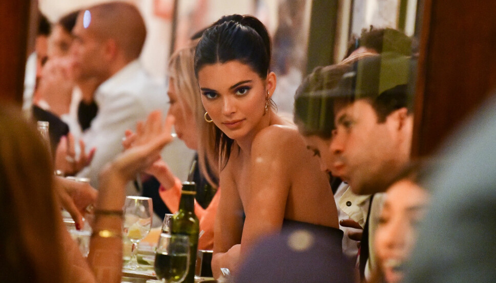 IKKE PÅ CATWALKEN: Kendall Jenner gikk ingen visninger under New York Fashion Week, og innrømmer at hun savner det. Her avbildet på en restaurant i samme by i forbindelse med moteuken.