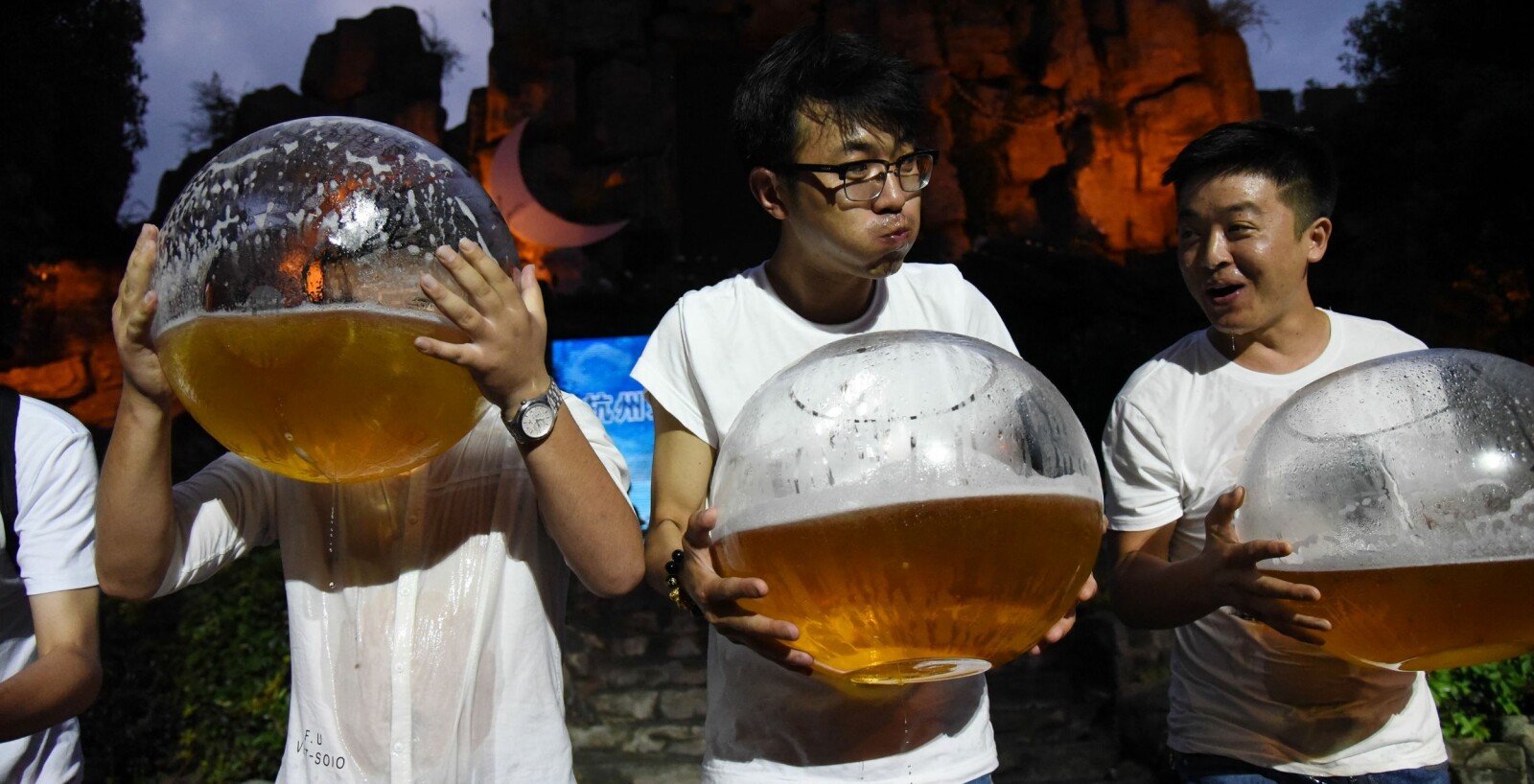 <b>VERDENS STØRSTE ØLMERKE:</b> Kina er stort og folket er glad i øl. Kinesiske Snow er verdens største ølmerke.