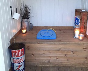Ny hytte med utedo. Ellen Rydningen har en forholdsvis ny hytte med en koselig utedo. Ny hytte med utedo. Ellen Rydningen har en forholdsvis ny hytte med en koselig utedo.