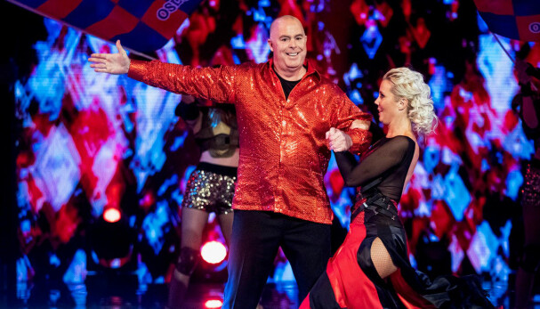 STORT VEKTTAP: Jan Tore Kjær gikk ned mange kilo før «Skal vi danse»-premieren. – Jeg har endret livsstilen, men da jeg ble syk etter flåttbitt, fikk jeg skikkelig drahjelp, sier han. STORT VEKTTAP: Jan Tore Kjær gikk ned mange kilo før «Skal vi danse»-premieren. – Jeg har endret livsstilen, men da jeg ble syk etter flåttbitt, fikk jeg skikkelig drahjelp, sier han.