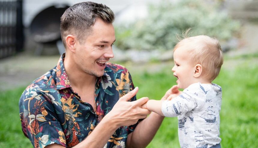 KJÆRLIGHET: Å bli pappa er større enn jeg hadde våget å håpe, sier Alexander.