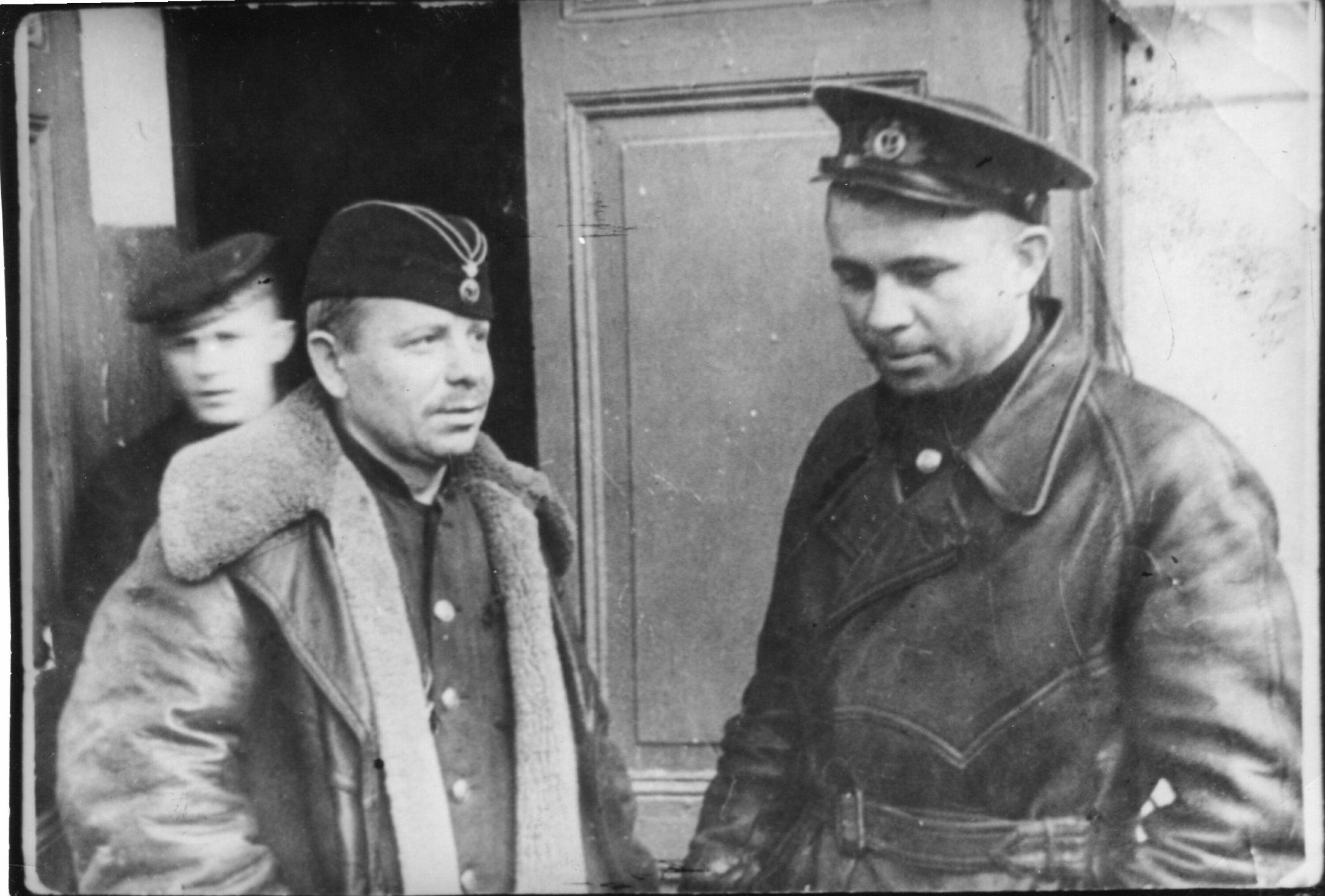 BRÅKMAKER: Ordrenekt og forholdet til en svensk kvinne gjorde at Marinesko (t.h.) i 1945 risikerte krigsrett med døden til følge.