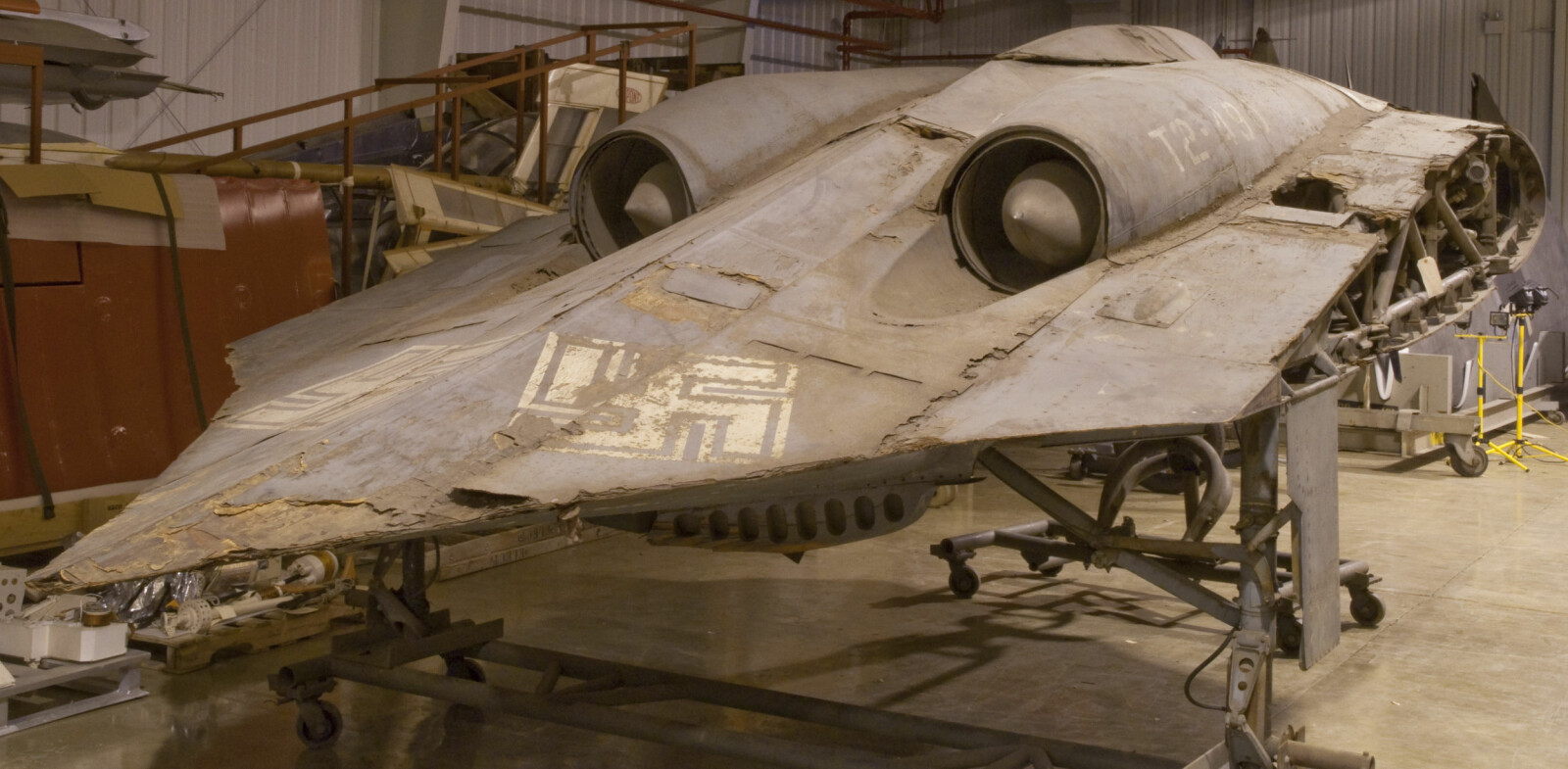<b><SPAN CLASS=BOLD>V3:</b></span> Restene av det eneste Horten Ho 229 V3 finnes ved Smithsonian National Air and Space Museum i Washington i USA. Svastika­en er fortsatt godt synlig. 