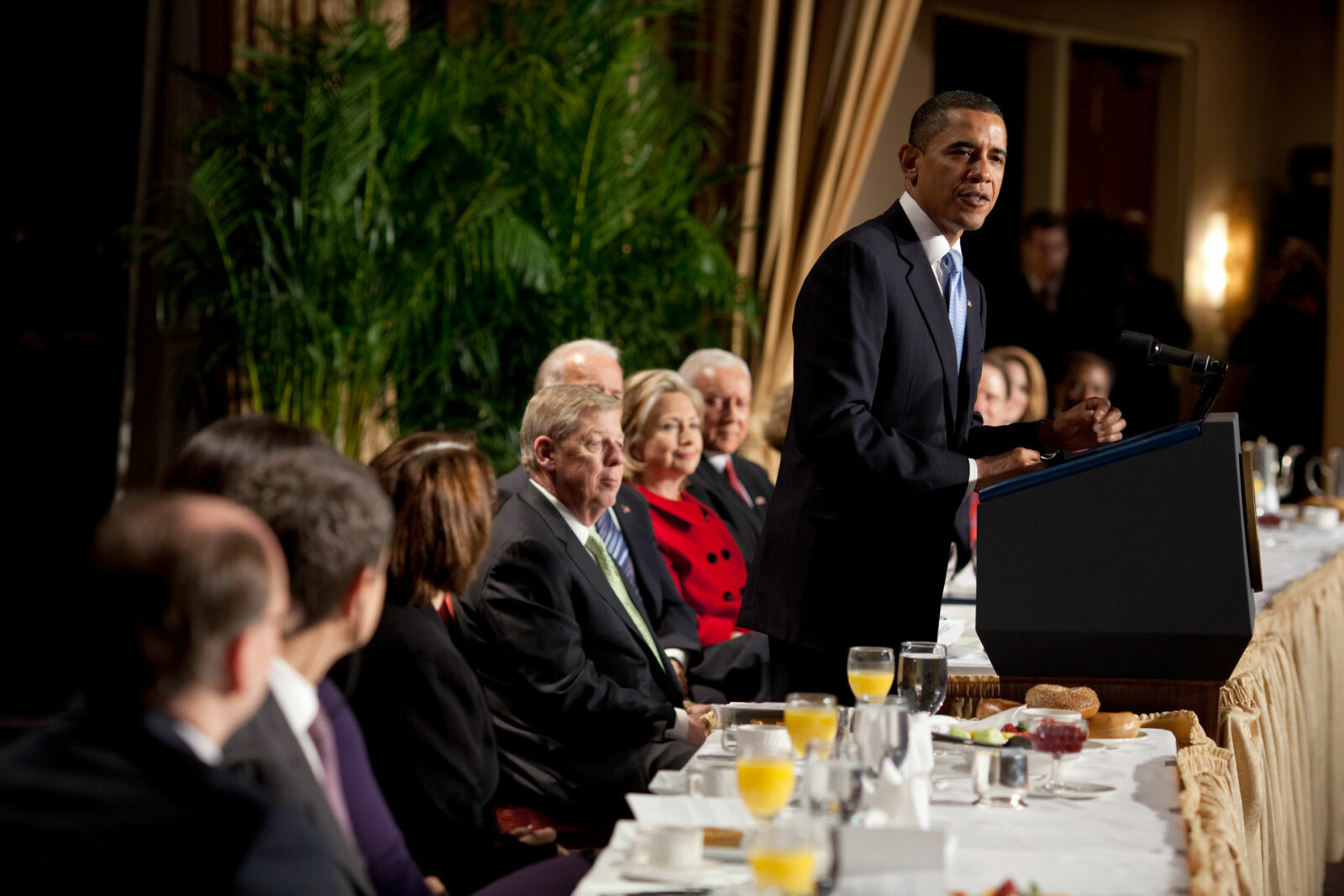 <b>FROKOSTEN I VRANG­STRUPEN:</b> President Obama deltok seks ganger på National Prayer Breakfast. Talen han holdt i 2015 falt ikke i god jord.