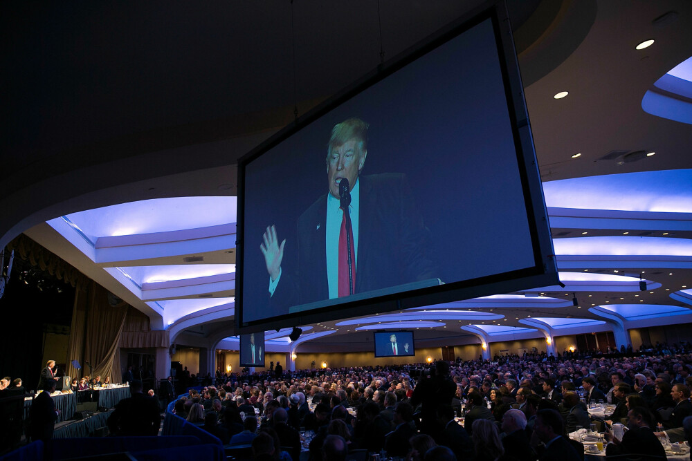 FROKOST Donald Trump taler til over 3000 inviterte gjester under årets bønnefrokost i The International Ballroom i Washington Hilton.