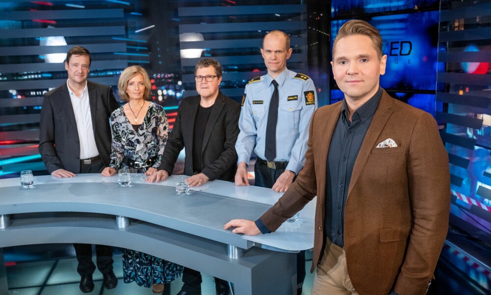 <b>«ÅSTED NORGE»:</b> Jens Christian, John Christian Elden, Hanne Kristin Rohde, Asbjørn Hansen og Rune Utne Reitan løser krimgåter med seernes hjelp <br/>i «Åsted Norge». 