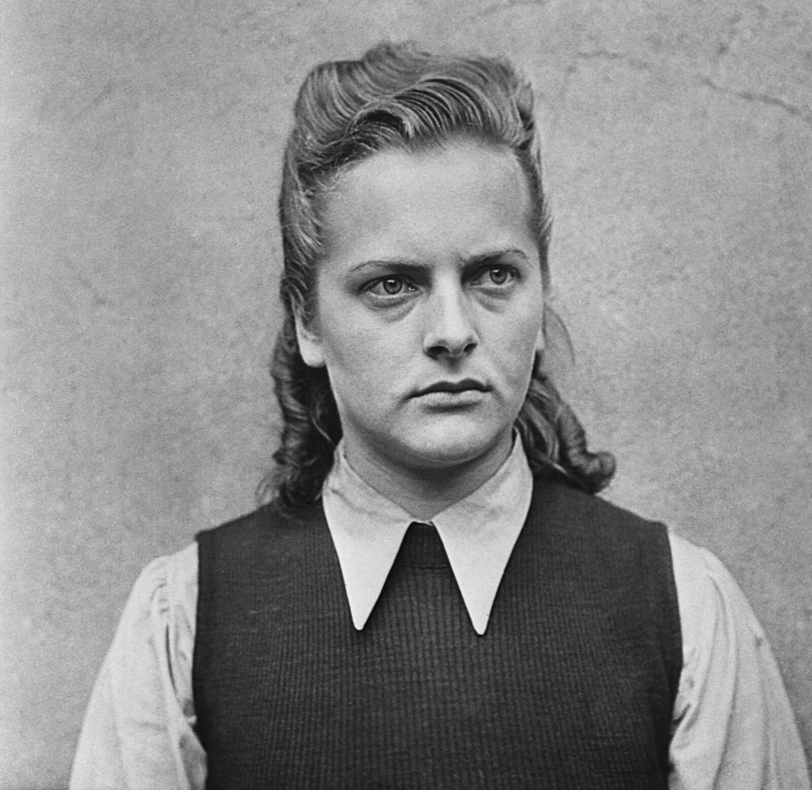 <b><SPAN CLASS=BOLD>BEIST:</b></span> Bare 21 år gammel ble Irma Grese kjent som Det vakre beistet i Auschwitz. Bildet er tatt mens hun ventet på dødsdommen sommeren 1945.