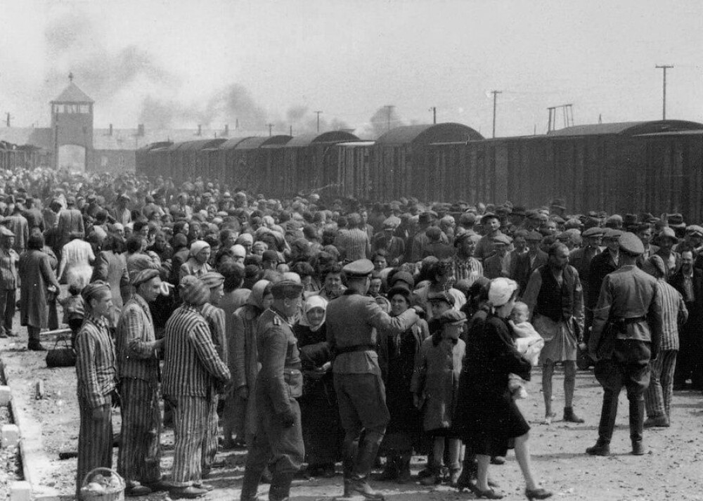 <b><SPAN CLASS=BOLD>AUSCHWITZ:</b></span> Irma Grese ble kjent skyldig i personlig å skyte fanger som prøvde å gjemme seg når seleksjonene til gasskammeret ble utført i Auschwitz.