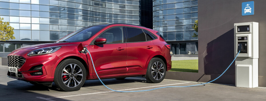 FORD KUGA: En populær modell fra Ford, som ikke blir mindre populær med elektrisk motor.