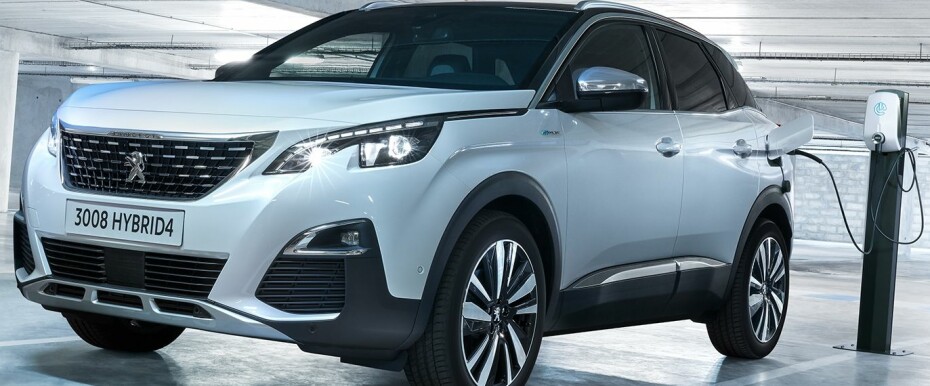 TRIO: Peogeot 3008 GT Hybrid 4 er en av tre ladbare hybrider fra PSA-konsernet.