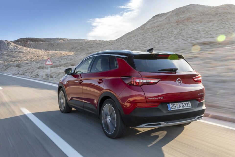 OPEL GRANDLAND X HYBRID 4: Fra rundt 500.000 kroner for du en mellomstor til stor Opel-hybrid.