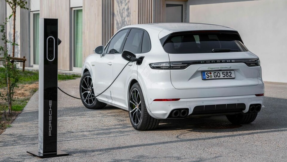 PORSCHE TURBO S E-HYBRID: 680 hestekrefter kommer godt med når tilhengeren på 3.000 kilo skal dras opp de bratteste bakkene.