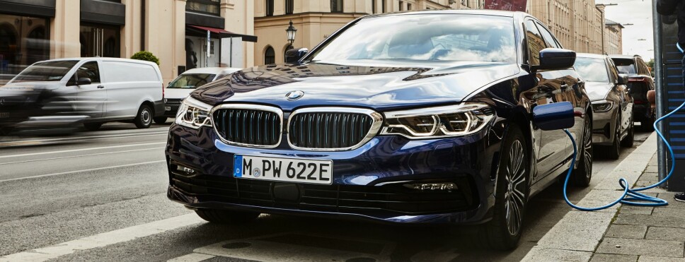 <b>BMW 330e:</b> BMW kommer med flere ladbare hybrider. Første ute er BMW 330e og BMW 530e, før BWM X3 30e kommer før nyttår. Til neste år kommer BMW X1 i en hybridversjon.