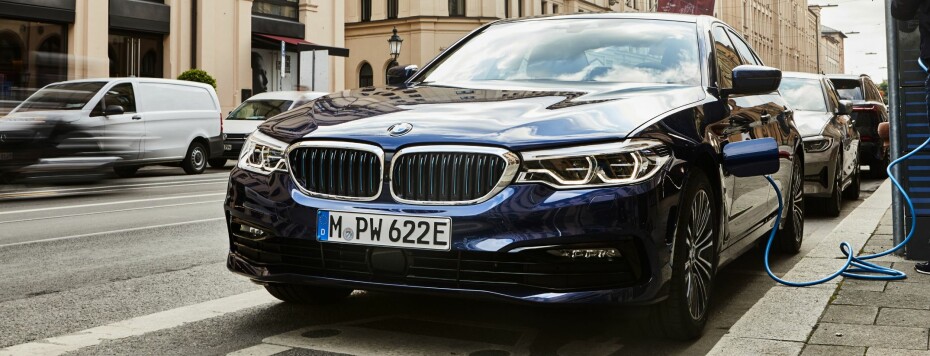 BMW 330e: BMW kommer med flere ladbare hybrider. Første ute er BMW 330e og BMW 530e, før BWM X3 30e kommer før nyttår. Til neste år kommer BMW X1 i en hybridversjon.