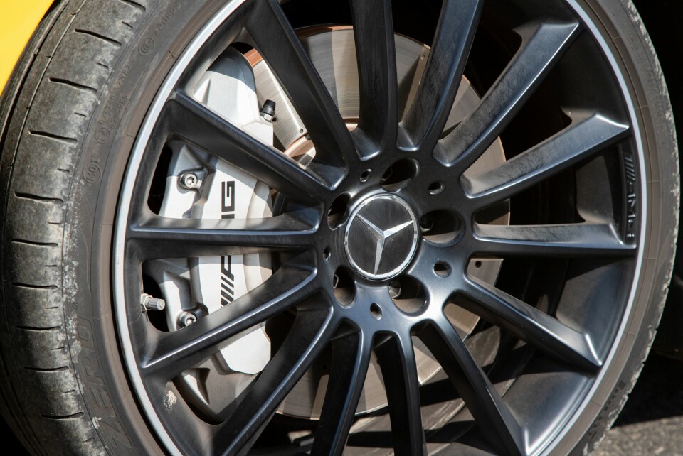 AMG-LIGHT: Navnet Mercedes-AMG signaliserer at dette er en enklere og billigere utgave en de rendyrkede AMG-modellene. Men den har så det holder.