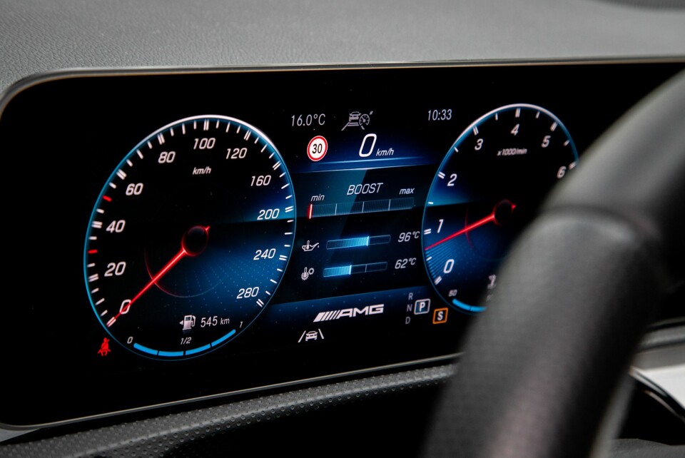 SKJERM: Nye A-klasse har et svært moderne dashborddesign, med mange konfigurasjonsmuligheter.