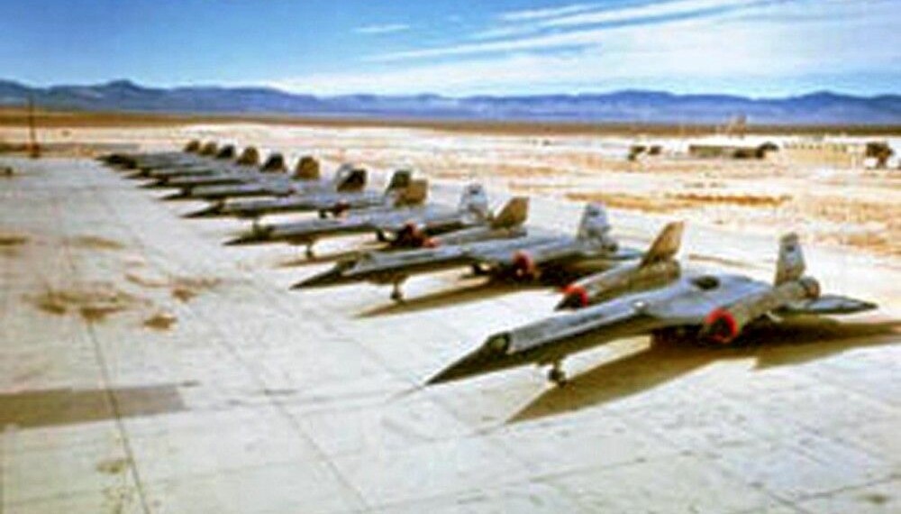 <b>SPIONFLY: </b>Et sjeldent bilde av nesten samtlige A-12 Oxcart. Spionflyet ble bare bygget i 13 eksemplarer.