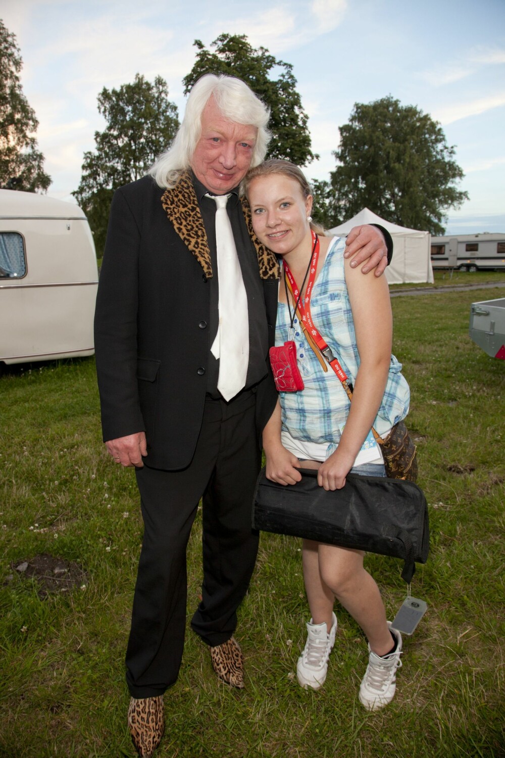<b>ALLSANG:</b> I 2010 opptrådte Vazelina på «Allsang på grensen», da hadde Høggern selskap av datteren Frida. <b>ALLSANG:</b> I 2010 opptrådte Vazelina på «Allsang på grensen», da hadde Høggern selskap av datteren Frida.