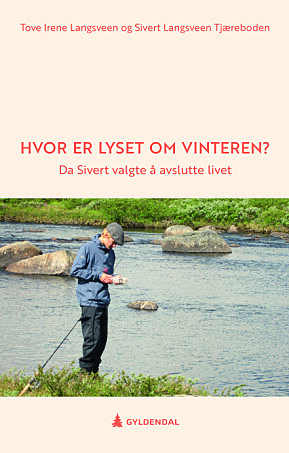 <b>SAMARBEID:</b> Da Siverts manus kom i retur to ganger skrev Tove Irene inn sine tanker om sønnens tekster. Resultatet ble boken "Hvor er lyset om vinteren. Da Sivert valgte å avslutte livet".