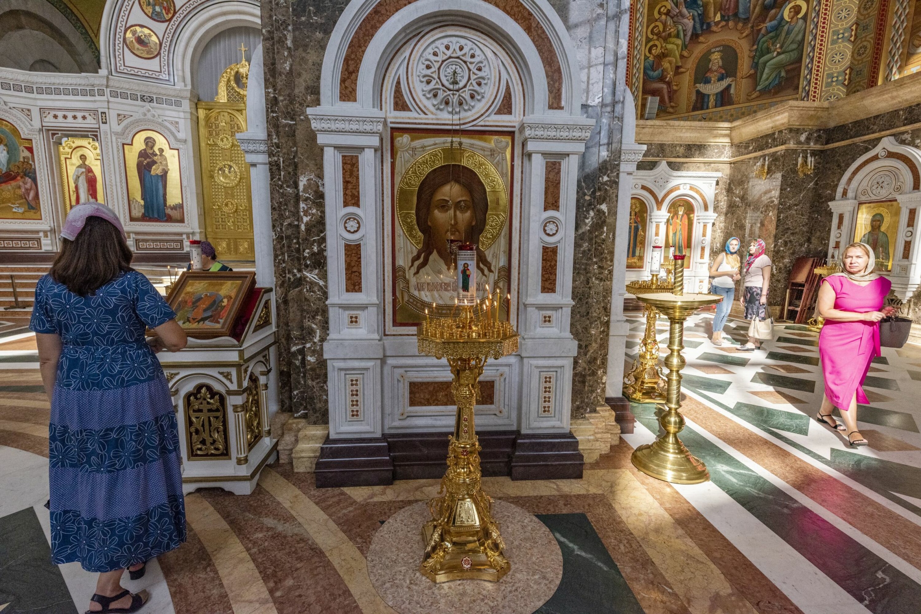 PÅ SEIERSPLASSEN: Kristi frelsers kirke på Seiersplassen er den største i Kaliningrad Oblast. Stod ferdig i 2006 og er i klart russisk-ortodoks stil.